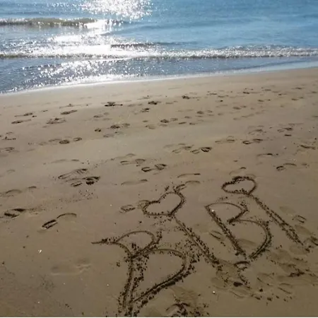 شقة Beautiful Just Steps From The Sea