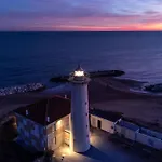 Beautiful Just Steps From The Sea Апартаменты *
