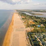 Beautiful Just Steps From The Sea Апартаменты