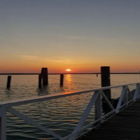 Beautiful Just Steps From The Sea *