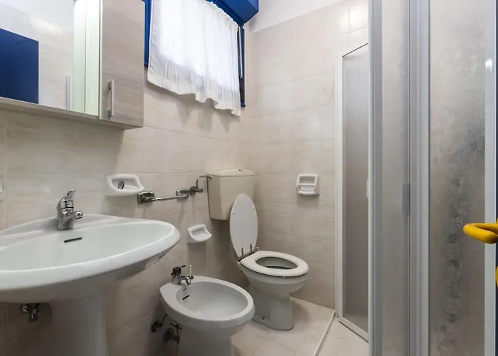 Beautiful Apartment Just Steps From The Sea Appartamento *